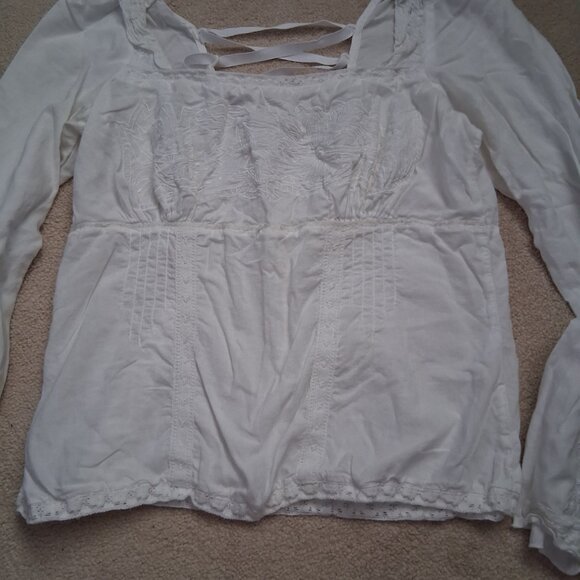 Frilly medieval princess style blouse - Picture 3 of 6